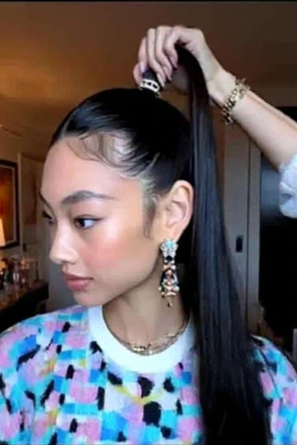 Lässiger Messy Bun oben