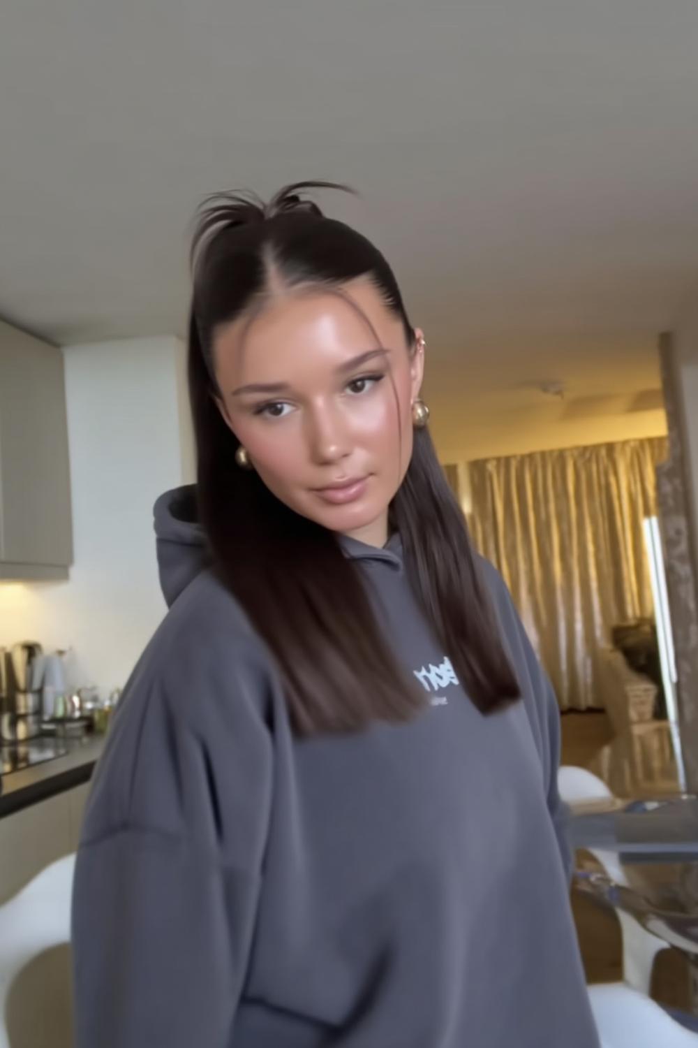 Lockiger Pferdeschwanz mit Volumen