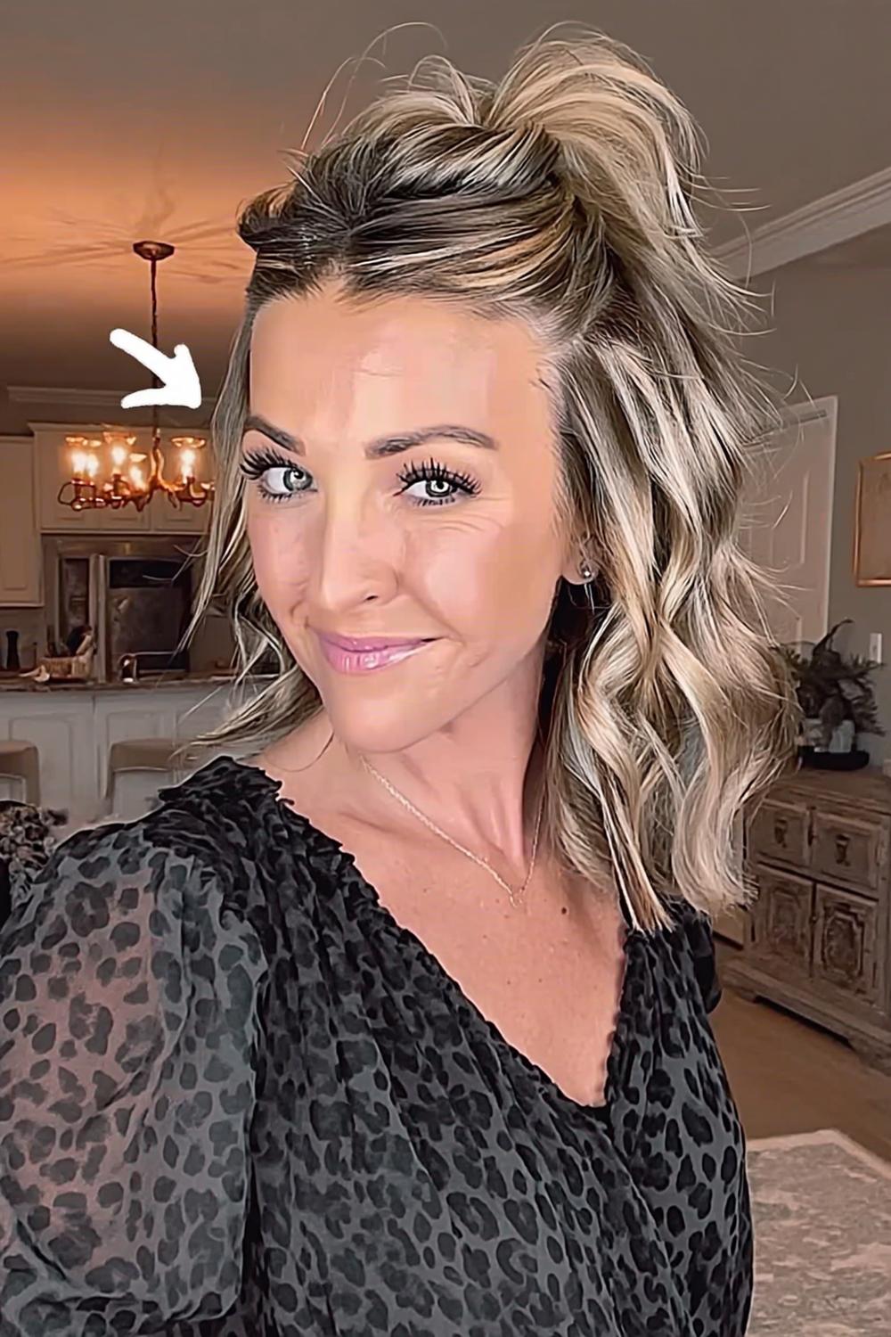 Voluminöser Pferdeschwanz mit Wellen