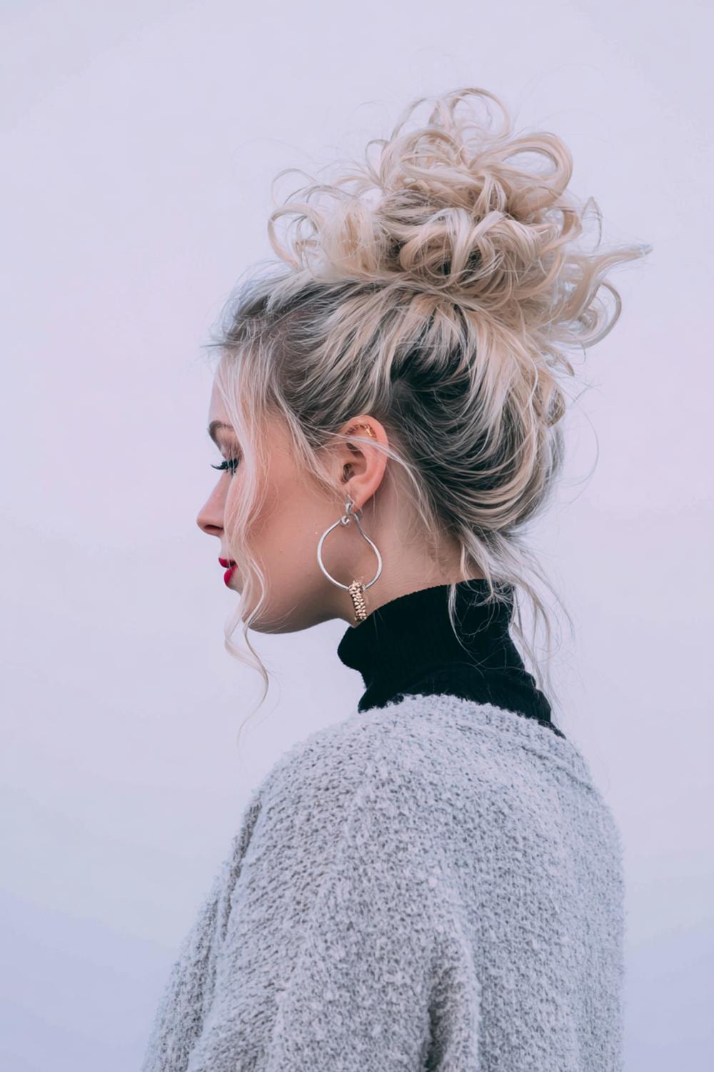 11. TikTok Haar Trend 2026: Messy Bun mit gezielten Babyhair-Swirls