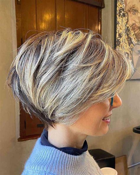 Pixie Bob reife Frau moderne Frisur