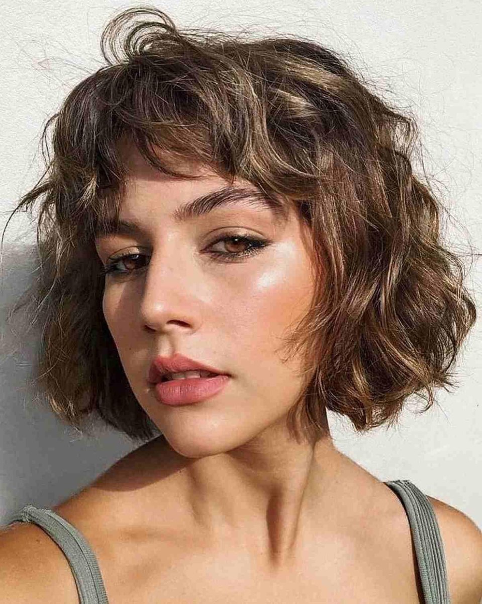 Französischer kurzer Wavy Bob