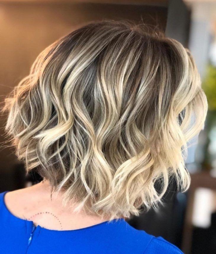 Eleganter Wavy Bob mit Highlights