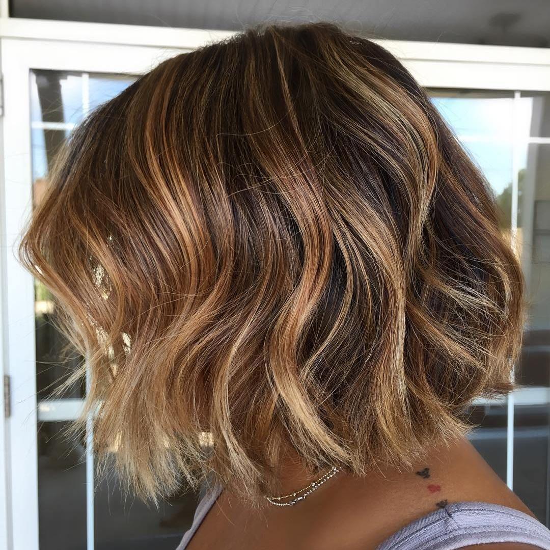 Wavy Bob blonde Highlights Ideen für deinen Look