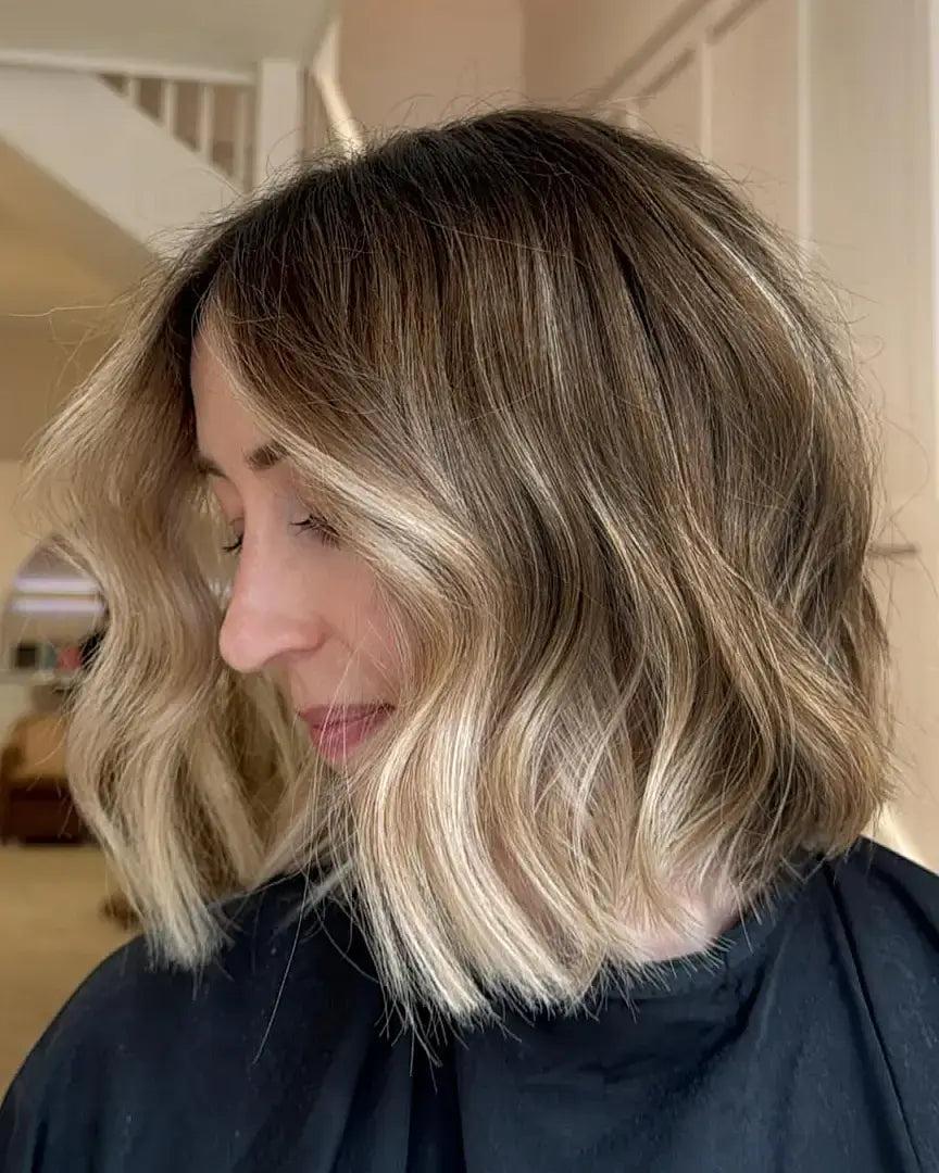 Wavy Bob natürliche Blondnuancen